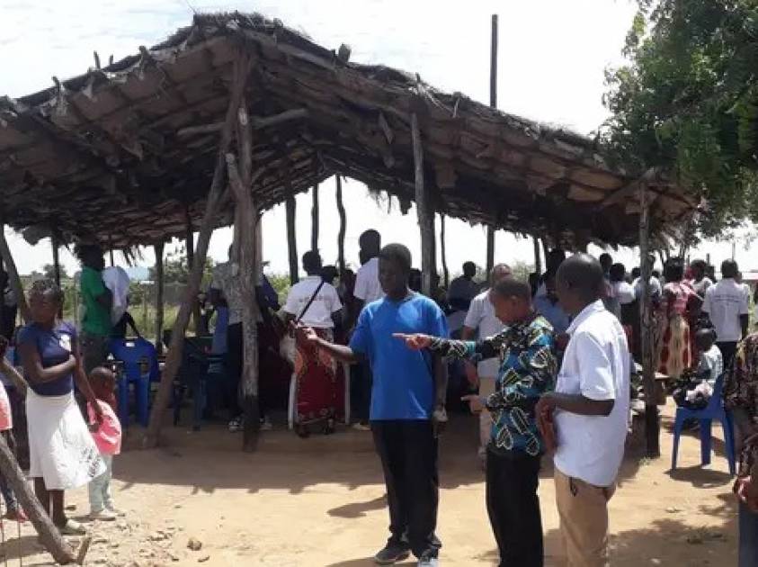 Bispo de Tete Visita Comunidade Mãe de África no Bairro de Matundo
