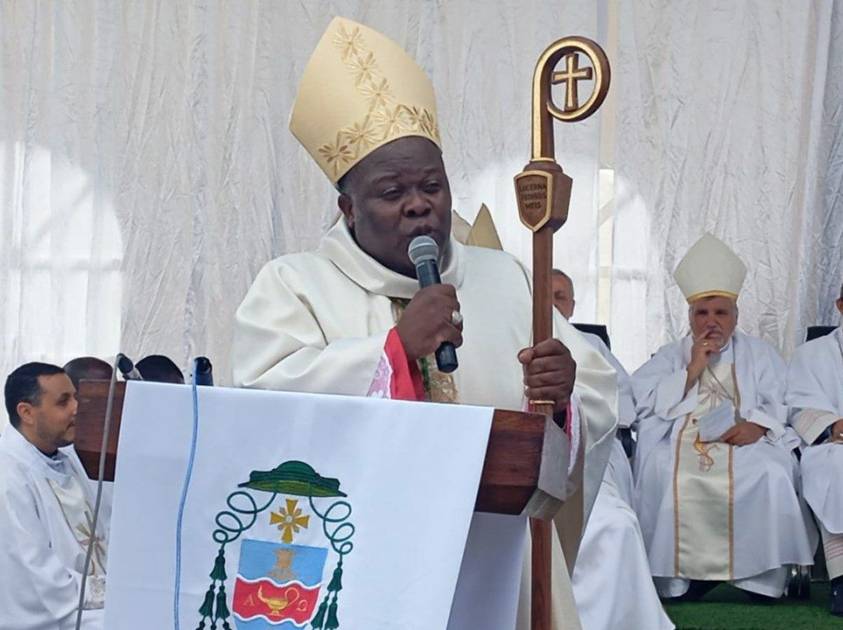 Bispo de Tete Participa na tomada de Posse do Novo Bispo de Quelimane