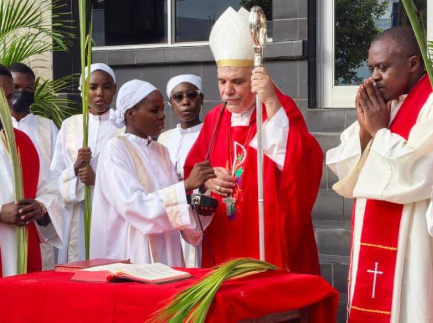 Celebração do Domingo de Ramos na Diocese de Tete